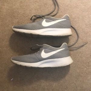 Nike tanjun sneakers